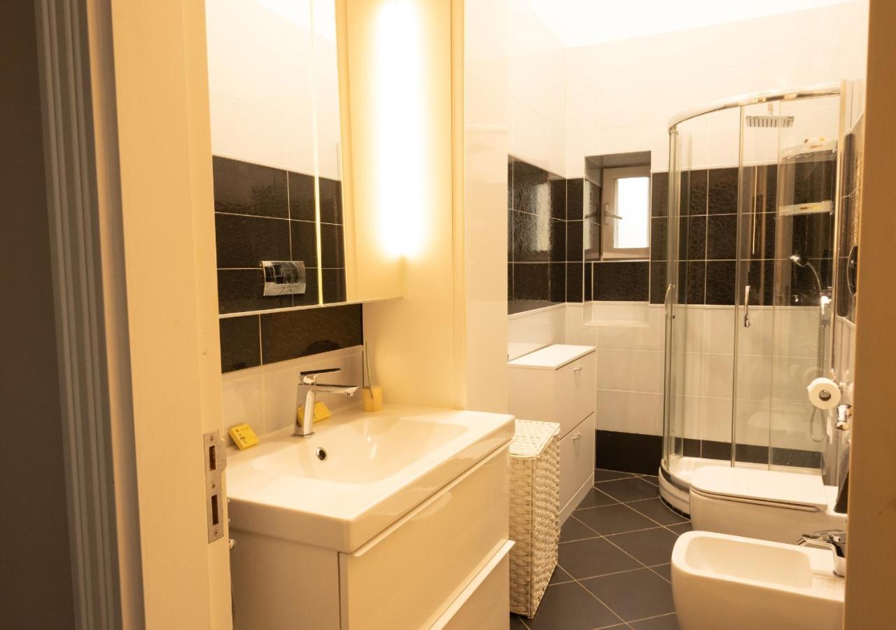 Amedeo Suite - Il Salotto Di Napoli ภายนอก รูปภาพ