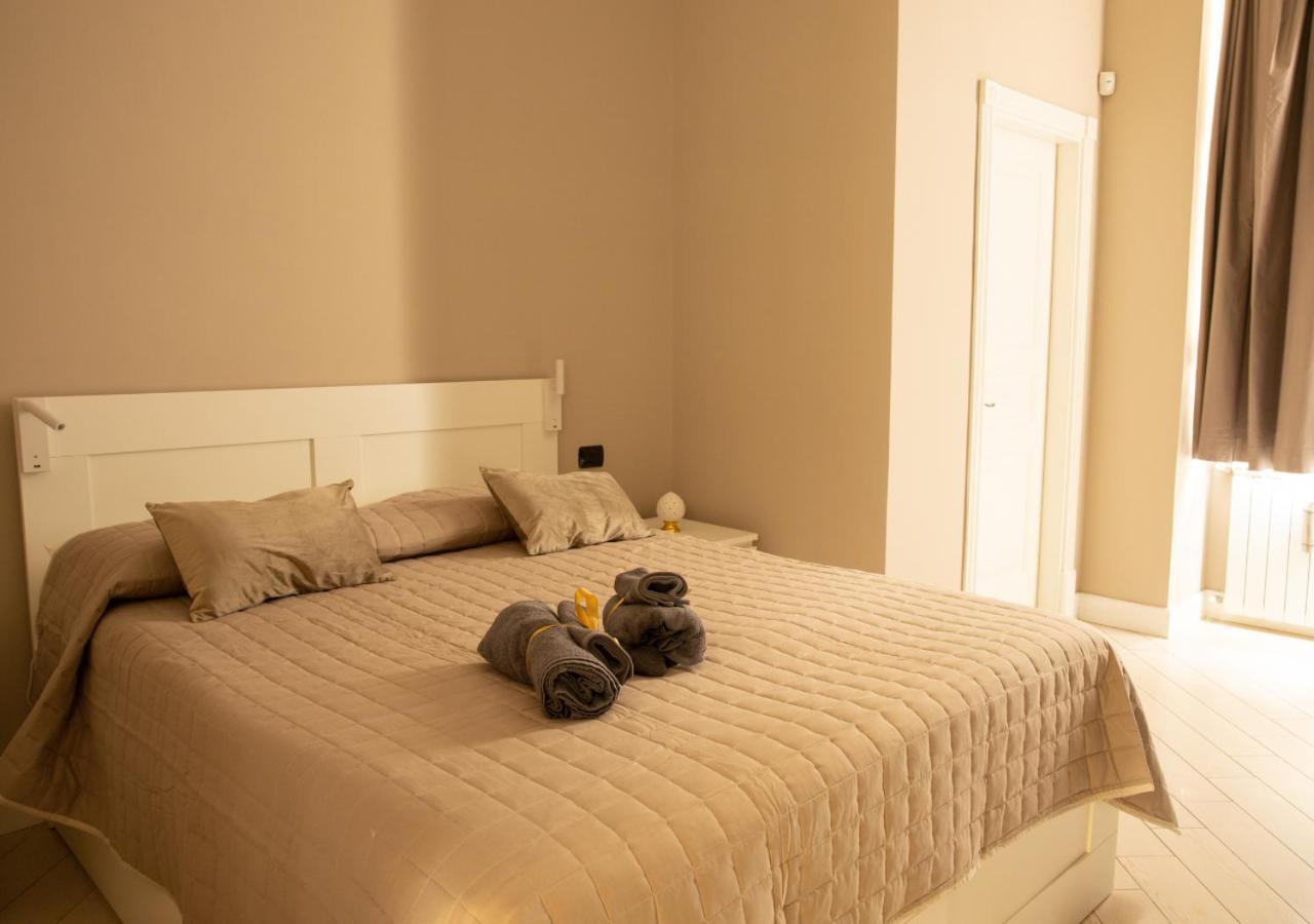 Amedeo Suite - Il Salotto Di Napoli ภายนอก รูปภาพ